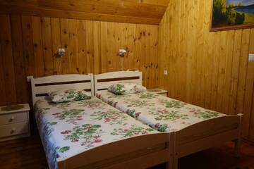 Фото номера Двухместный номер с 2 отдельными кроватями и общей ванной комнатой Отели типа «постель и завтрак» Adu-Jaani Kodumajutus г. Mätja 7